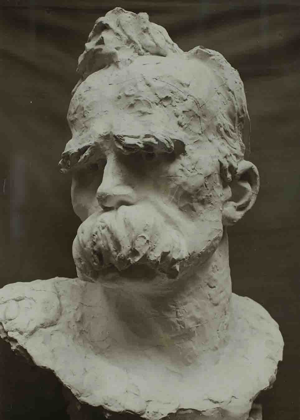 Gustinus Ambrosi: Friedrich Nietzsche, Gips (historische Fotografie), 1911